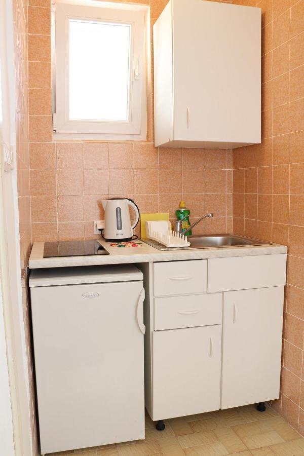 Apartment For One Person Kukljica Exterior foto