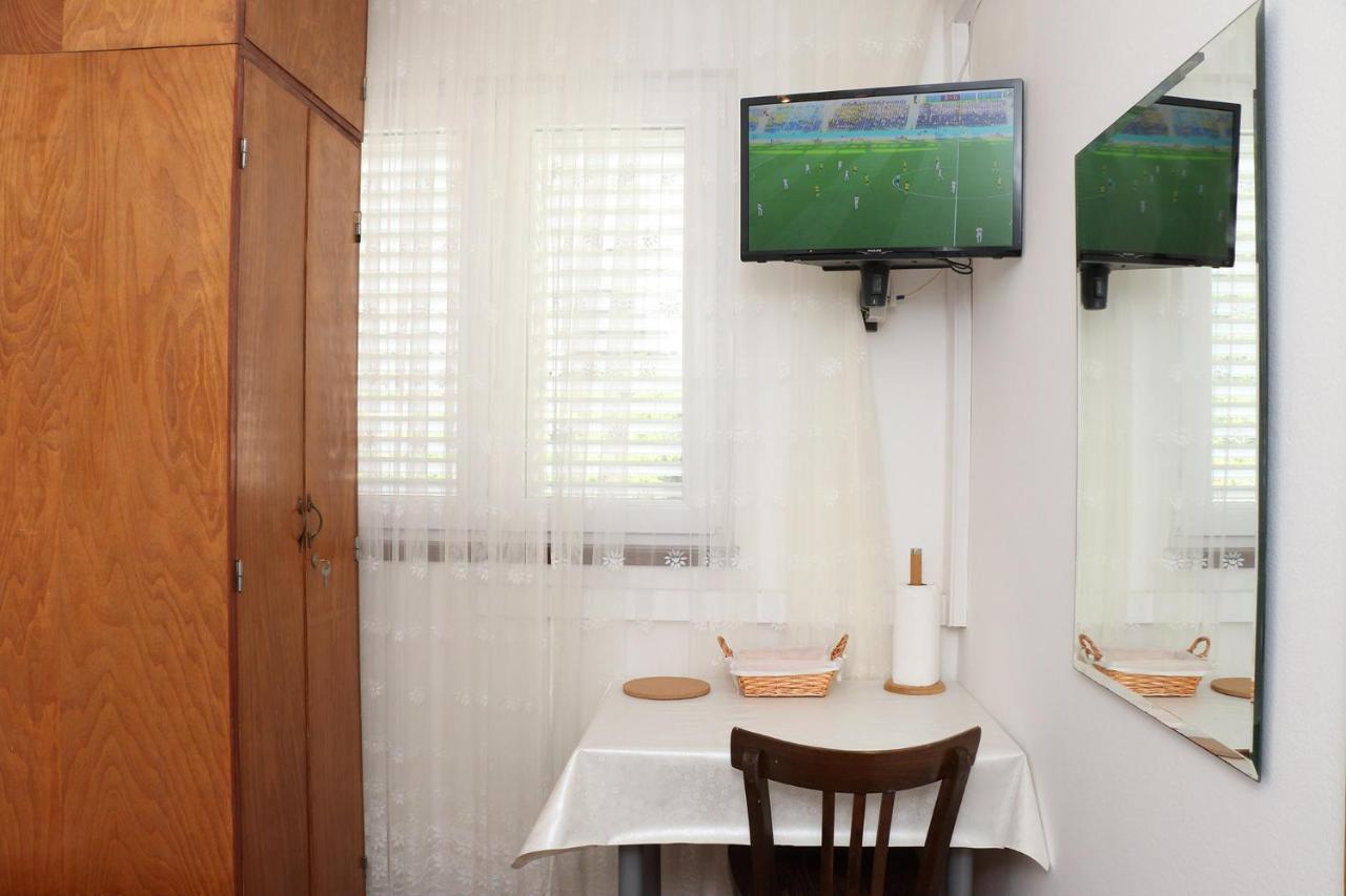 Apartment For One Person Kukljica Exterior foto